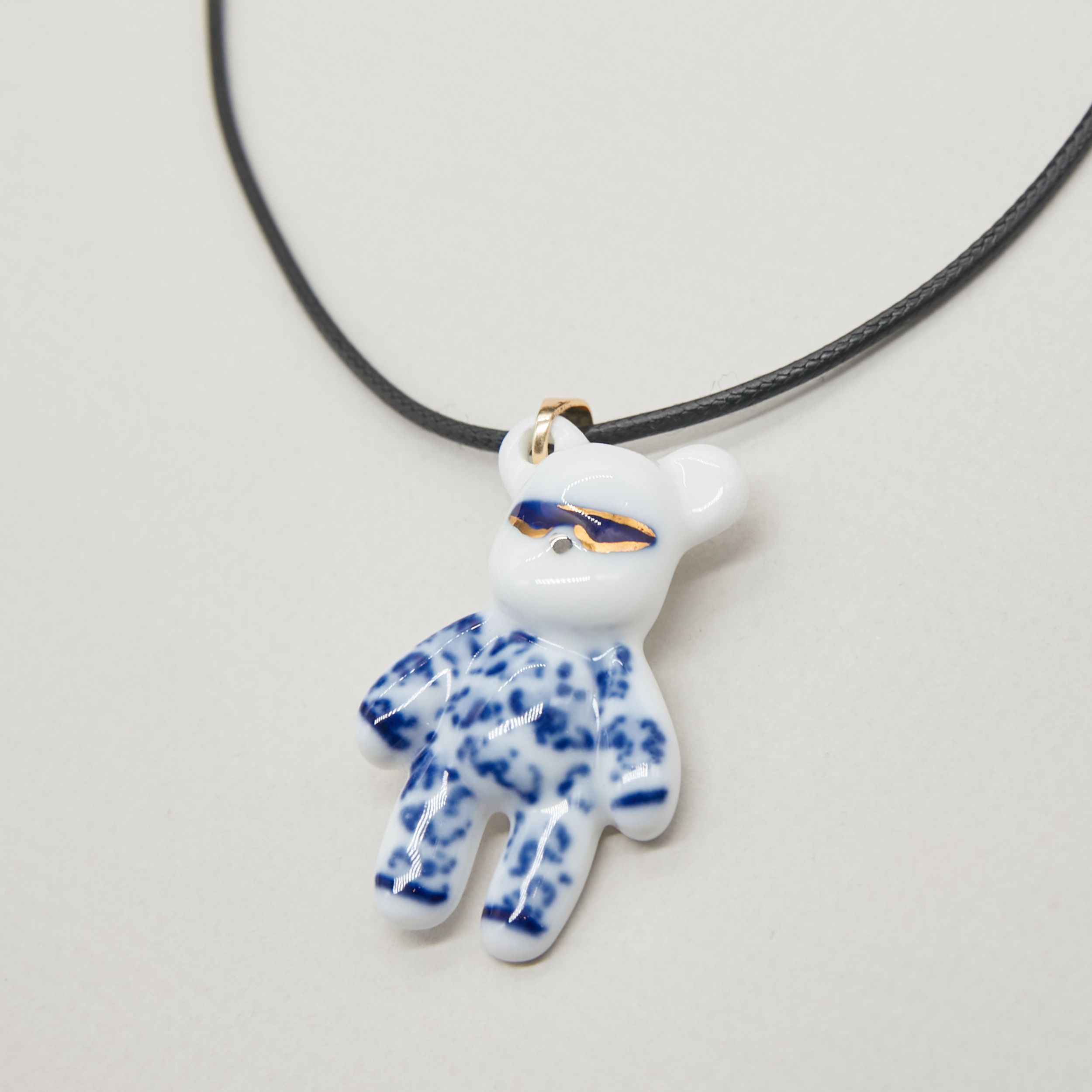 Кулон Мишка роспись леопард на шнурке в золоте из коллекции ГФЗ & Buylerika Ceramic
