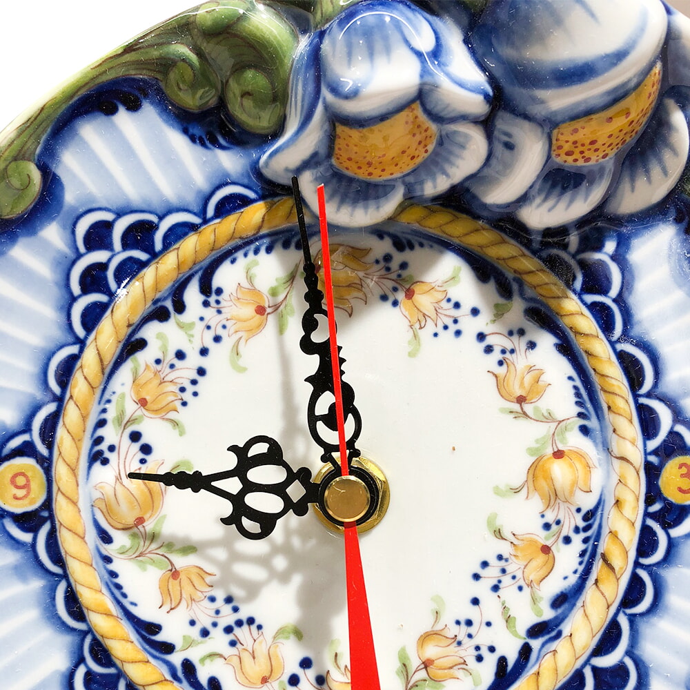 Часы Колокольчик в авторской росписи Косихиной Гжельский фарфоровый завод