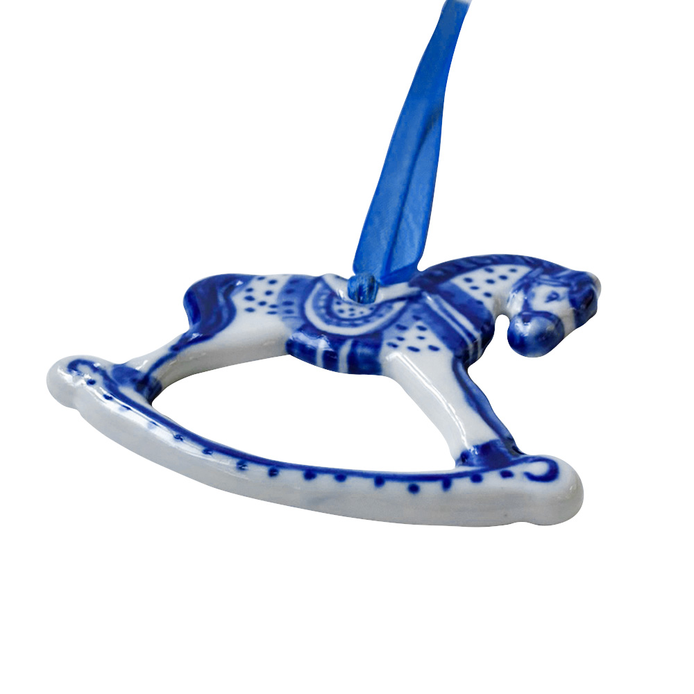 Ёлочная игрушка Лошадка-качалка бело-синяя из коллекции Щелкунчик Гжельский фарфоровый завод