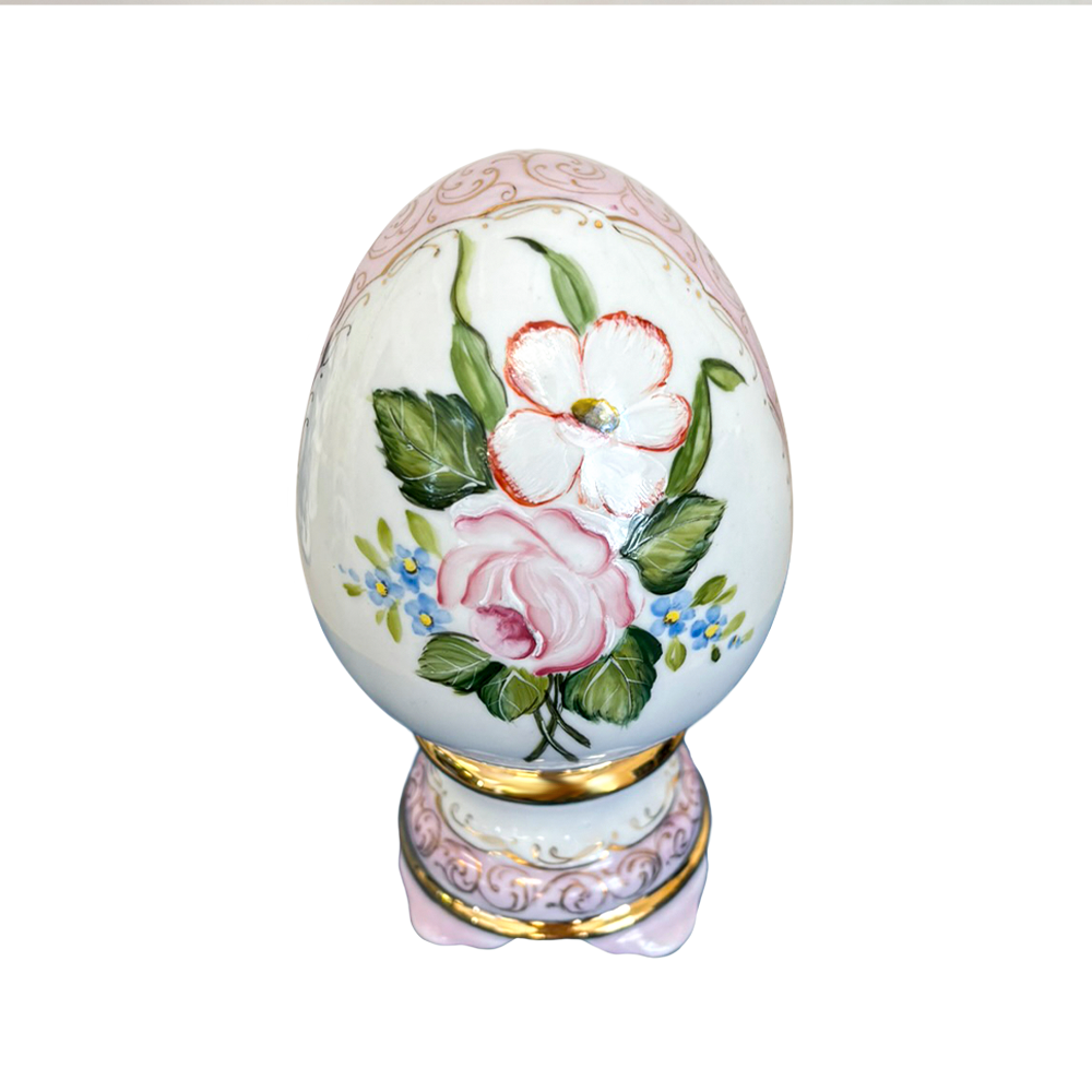 Яйцо малое Подарочное в росписи Устюхиной с букетами Гжельский фарфоровый завод