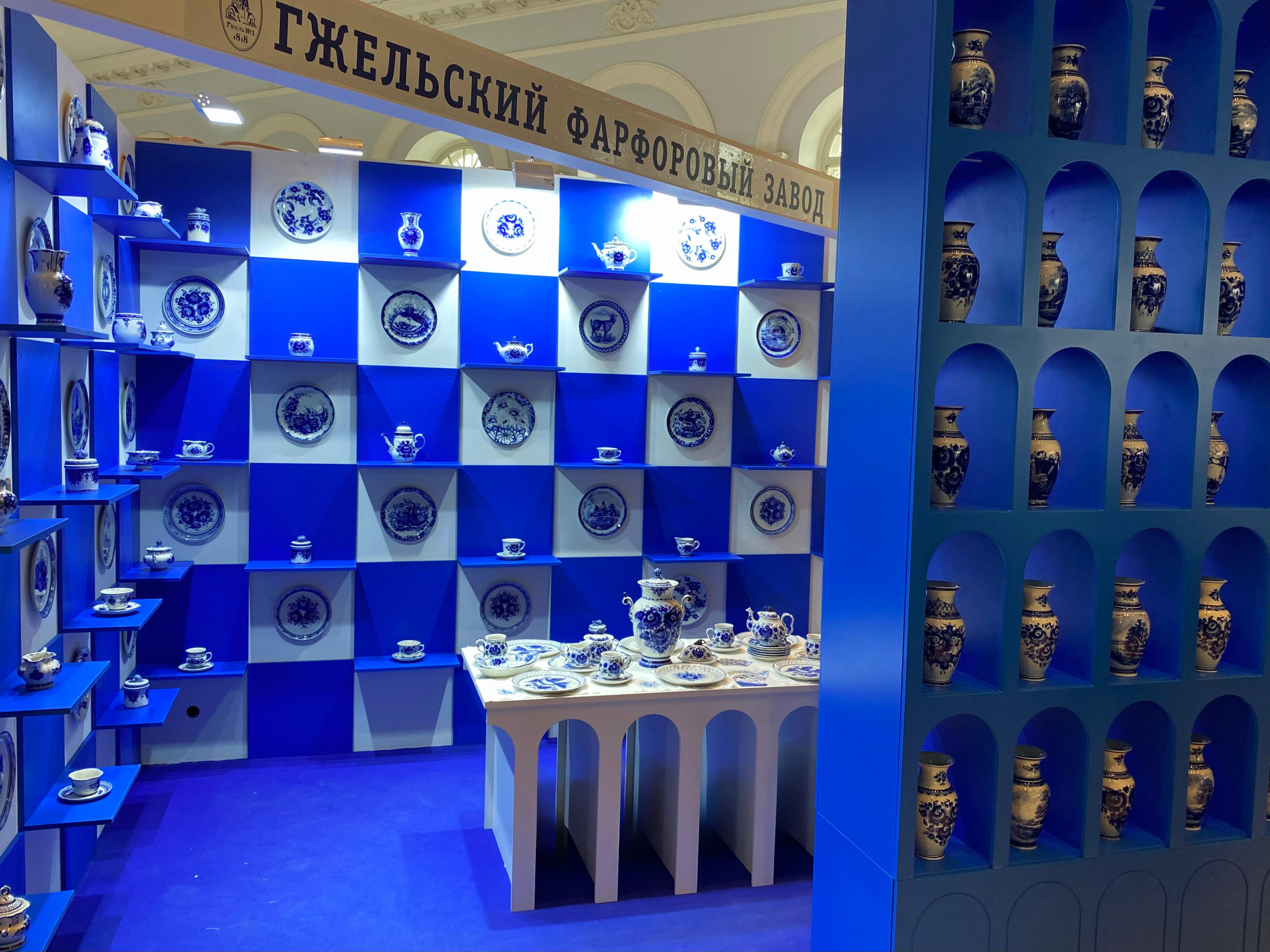 Гжельский арт-объект на Неделе интерьера и дизайна "АО" ГФЗ