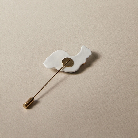 Брошь Петушок малый роспись Незабудки с золотом на французской булавке из коллекции "Босиком по траве" ГФЗ &amp; Buylerika Ceramic Гжельский фарфоровый завод