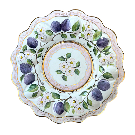 Тарелка для яиц в авторской росписи Устюхиной со сливами диаметр 27 см. Гжельский фарфоровый завод